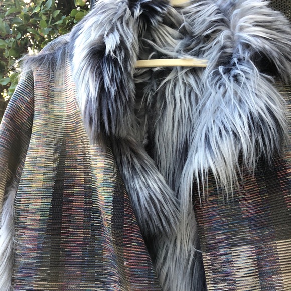 Fuzzy long winter coat - Picture 7 of 9